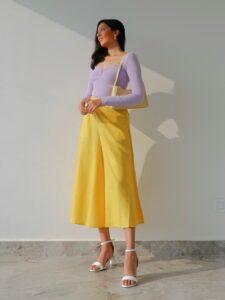 A women wearing lavender top and yellow pant